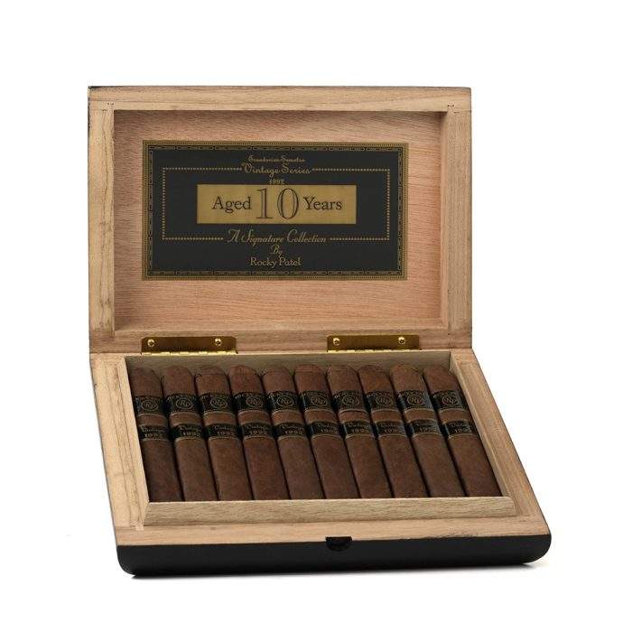 1_noau0xdx5ey.jpg 洛基·帕特尔 佳酿1992 小高朗拿 雪茄, Rocky Patel Vintage 1992 Petite Corona cigar, 洛基帕特尔雪茄, 佳酿1992雪茄, 小高朗拿雪茄